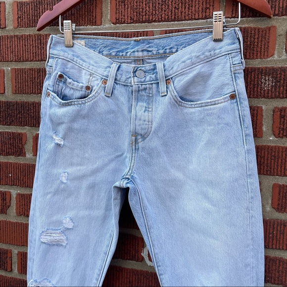 Levi’s 501 Taper Light Wash Distressed Zip Ankle Jeans Women’s size 26 - Picture 6 of 12